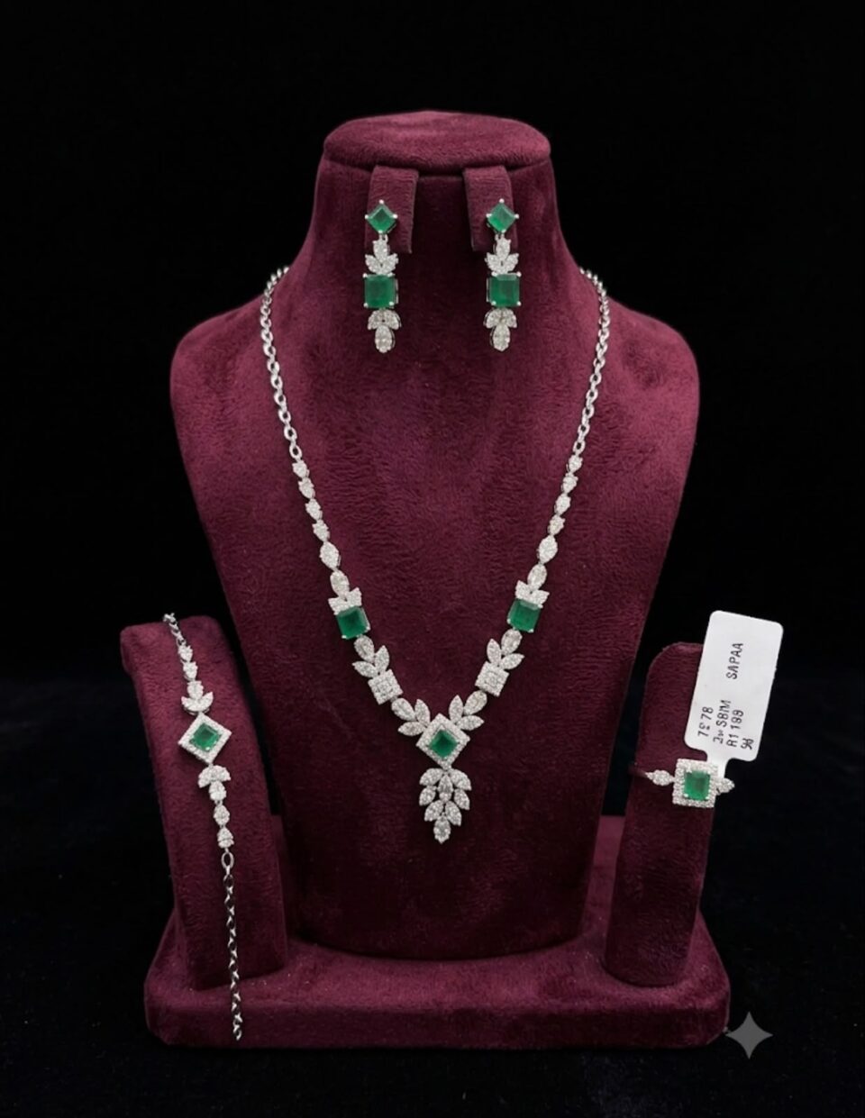 1121 طقم ابيض